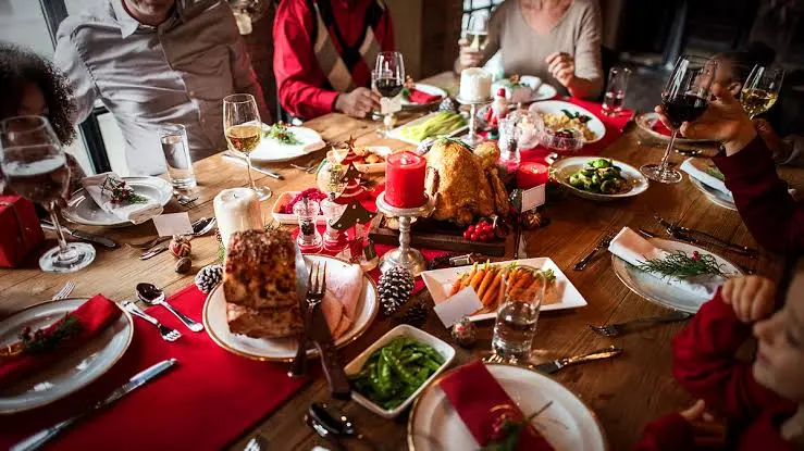 Incremento navideño: Los precios de las cenas suben un 15%