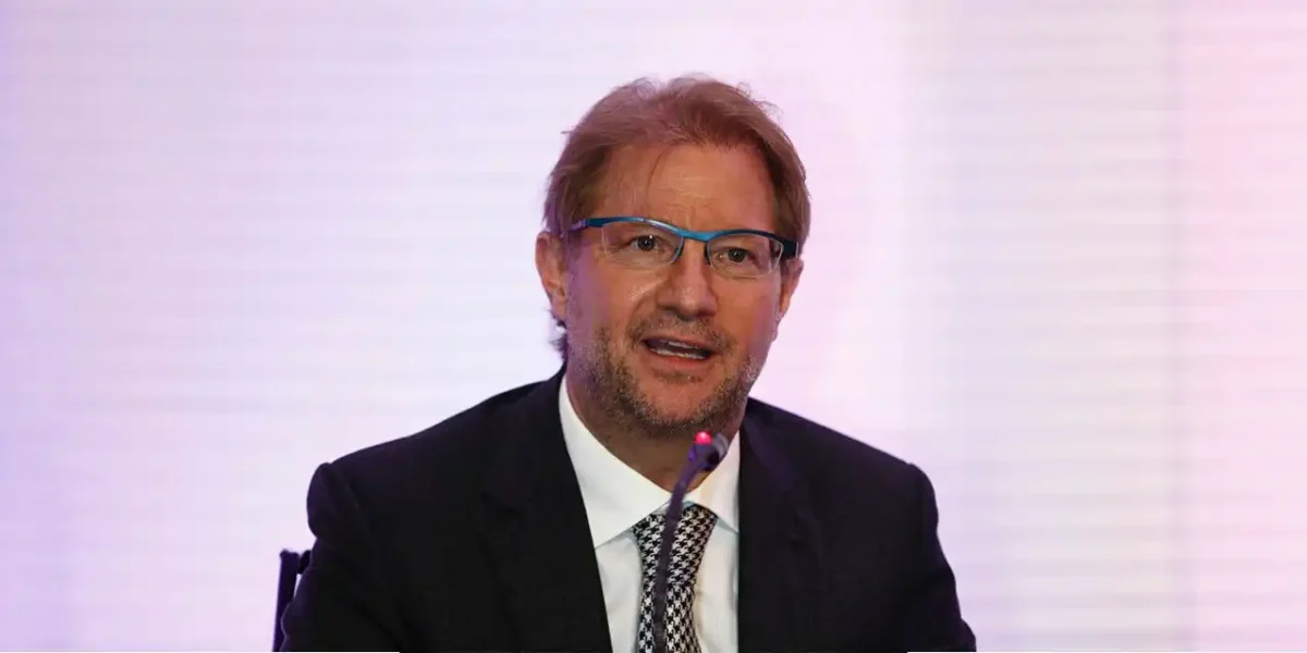 Andrés Roemer sale de la cárcel en Israel; obtiene prisión domiciliaria