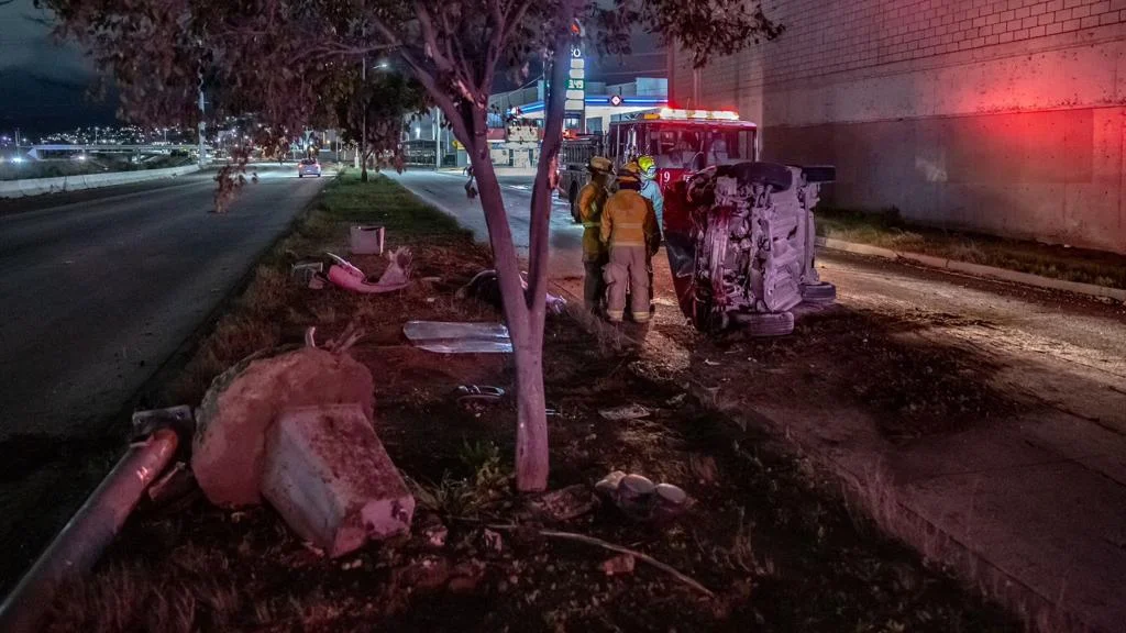Hombre pierde la vida tras volcarse sobre la vía rápida