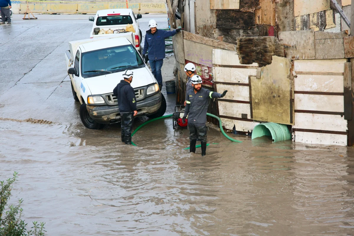 CESPT continúa operativo emergente en red sanitaria por lluvias