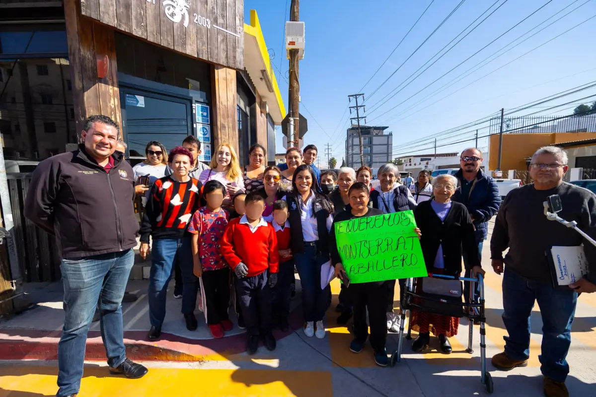 Alcaldesa entrega obra de pavimentación en Colonia Chamizal