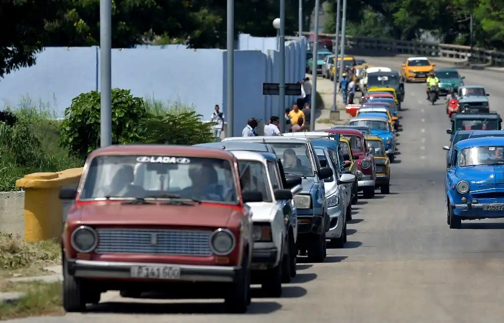 Cuba aumentará el precio de la gasolina en 528 por ciento por crisis económica