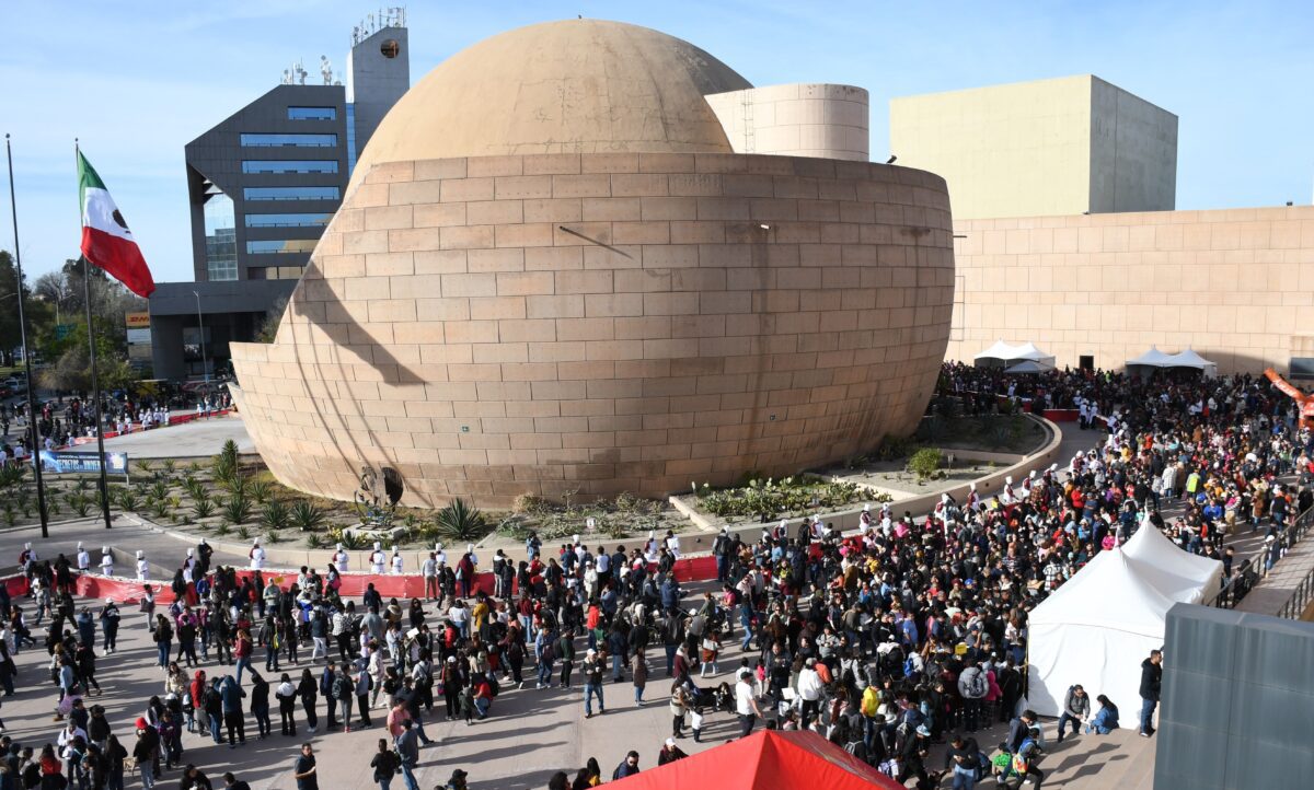 Tijuanenses disfrutaron en Cecut la Rosca de Reyes Monumental dos veces más grande que en años anteriores