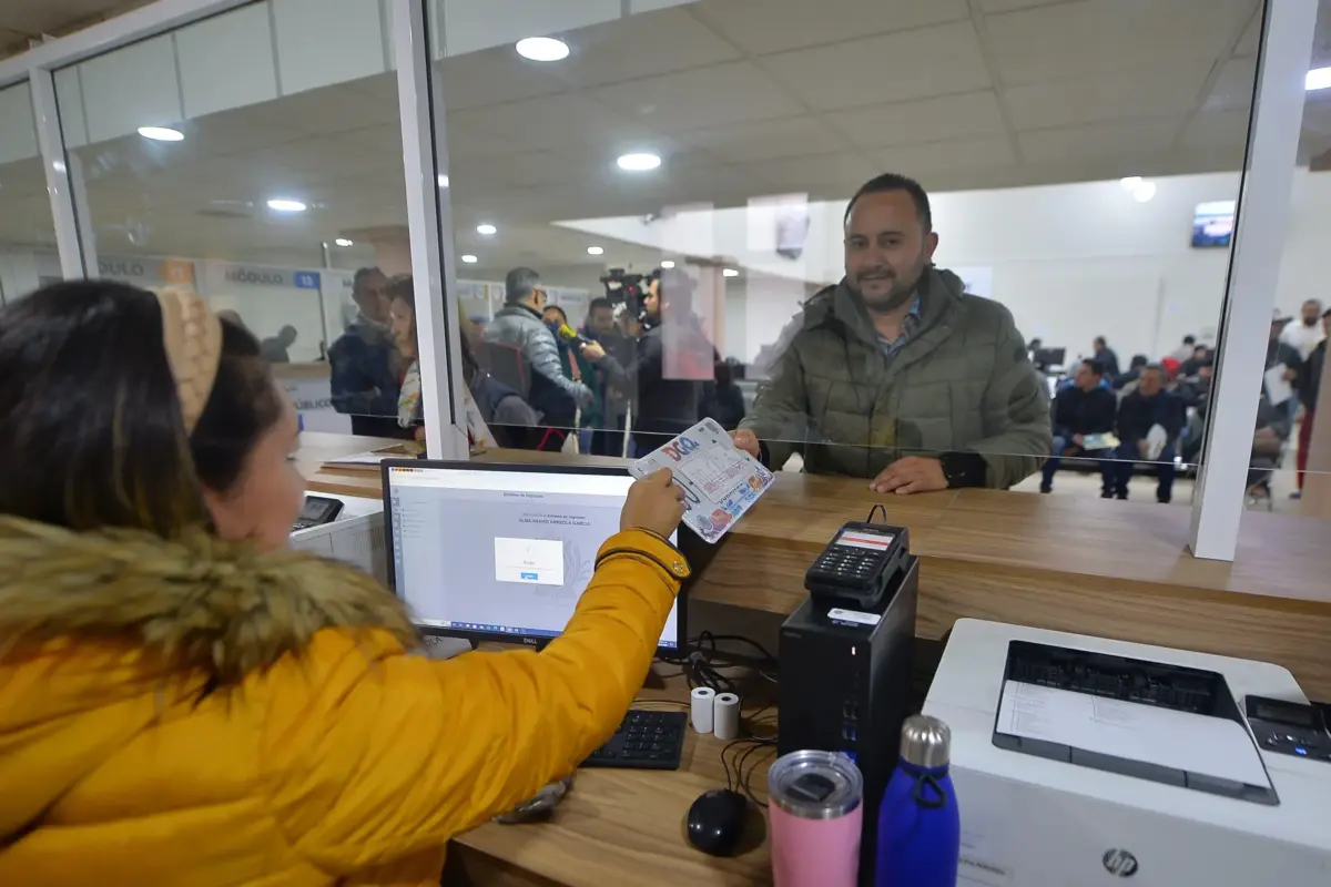 Inician duranguenses con pago de refrendo 