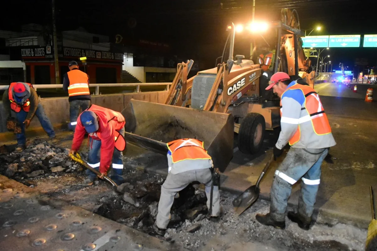 Intensifican bacheo nocturno en el municipio capital