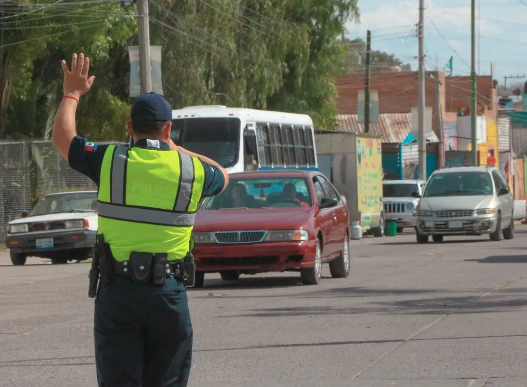 Implementa Jesús María cruces seguros por el regreso a clases