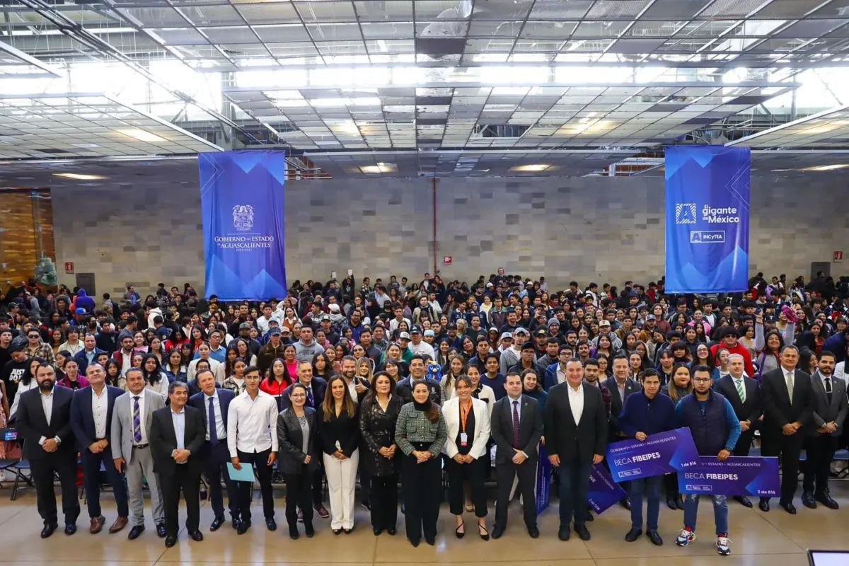 Entrega de becas en FICO3C.