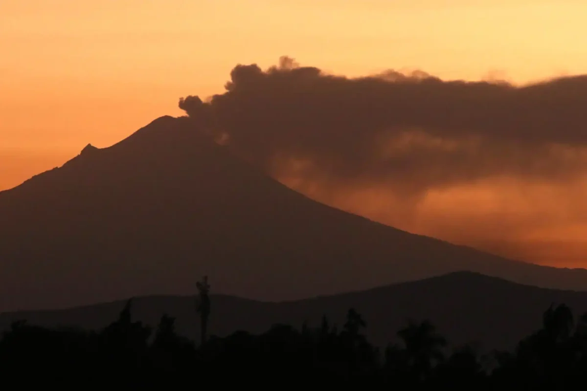 Fumarola al amanecer