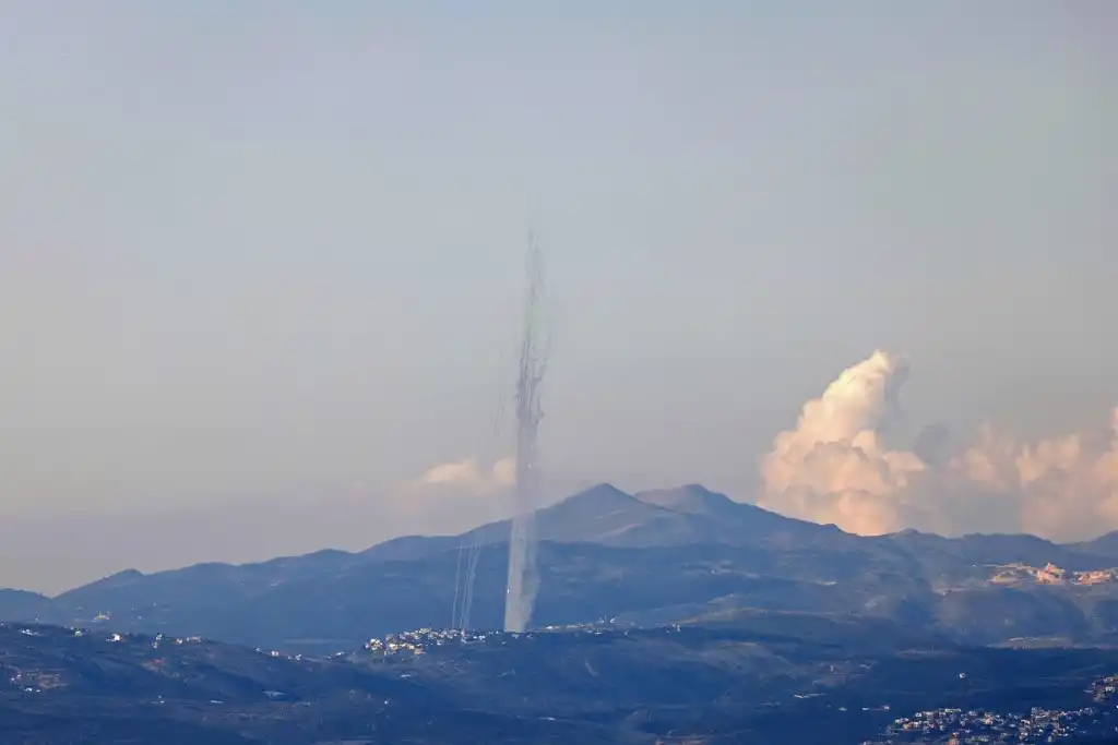 Primer bombardeo de Israel al este de Líbano desata contraataque de Hezbolá