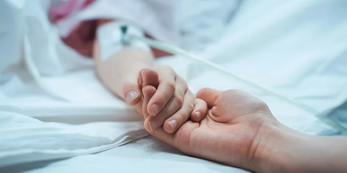 Fallece Mónica Flores por peritonitis, después de luchar contra meningitis