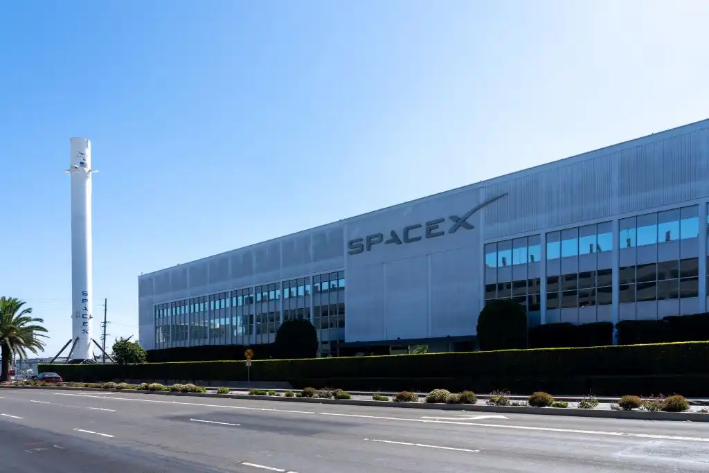 Investigación por acoso sexual y discriminación cae sobre la empresa aeroespacial SpaceX