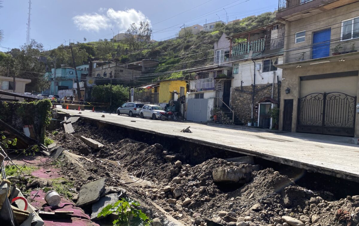 Derrumbe por Lluvias Cierra Vialidad en Cañón Rubén Amaya: