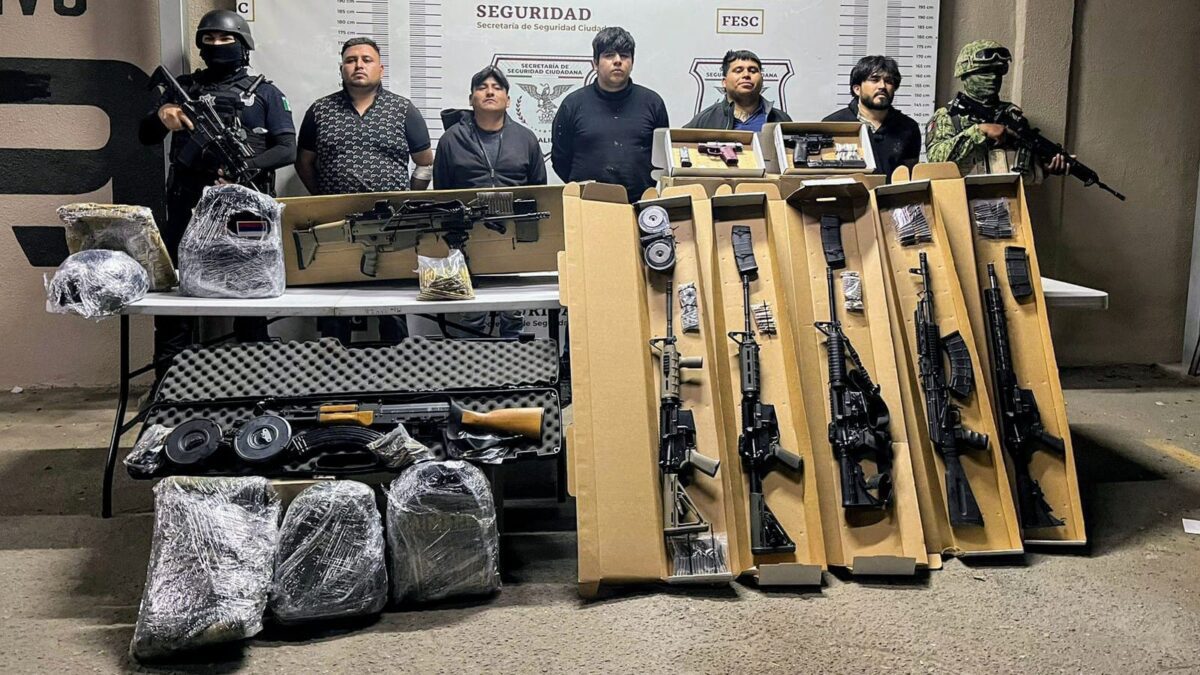 Vinculan a proceso a cinco personas detenidas con un arsenal
