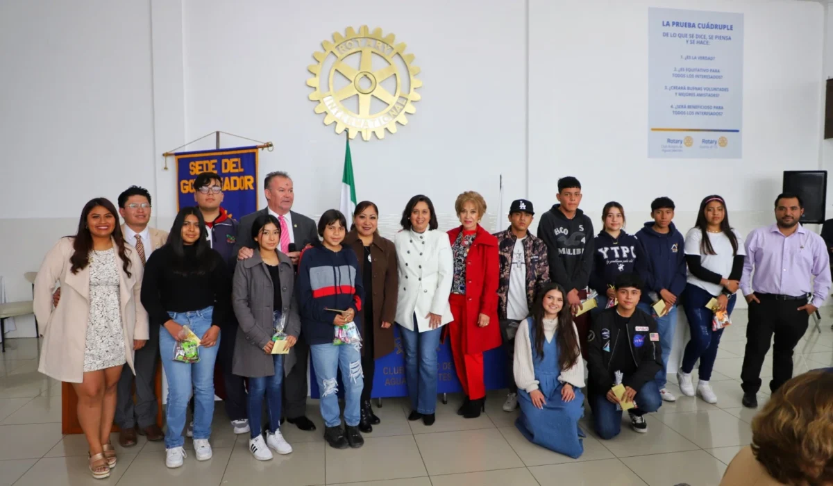 Damas Rotarias becan a jóvenes de Jesús María