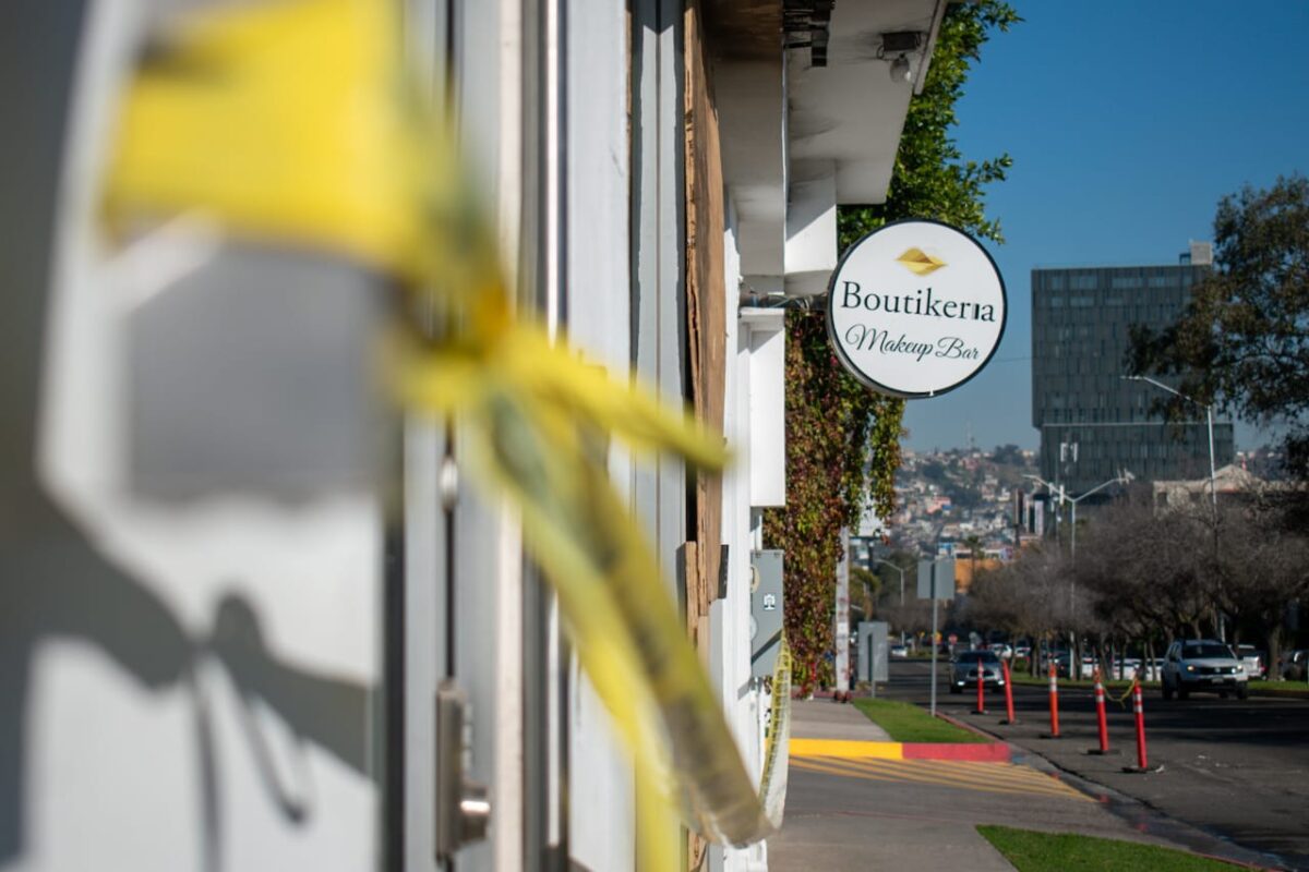 Boutique se incendia en Lomas de Agua Caliente