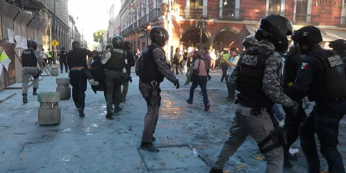 Policías no agredieron a participantes de la marcha del 8M en Puebla: edil