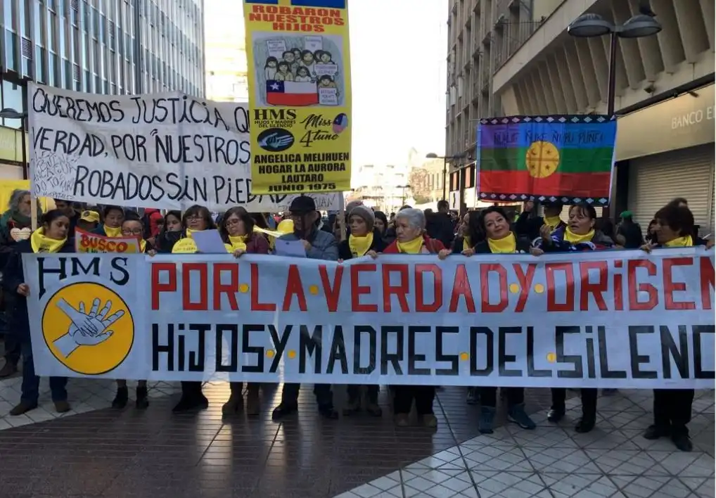 Niños robados durante la dictadura en Chile son buscados con IA
