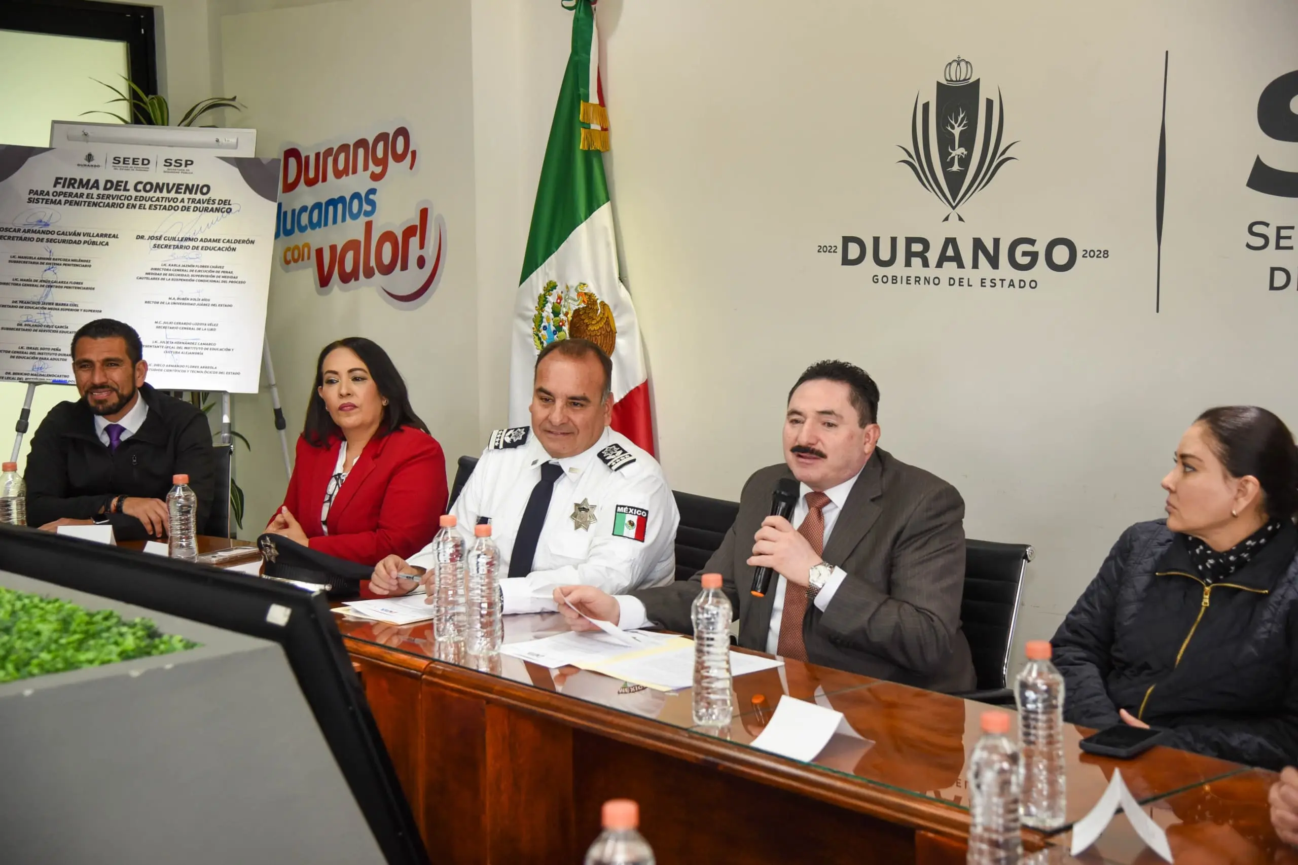 Firman convenio para llevar educación a personas privadas de la libertad