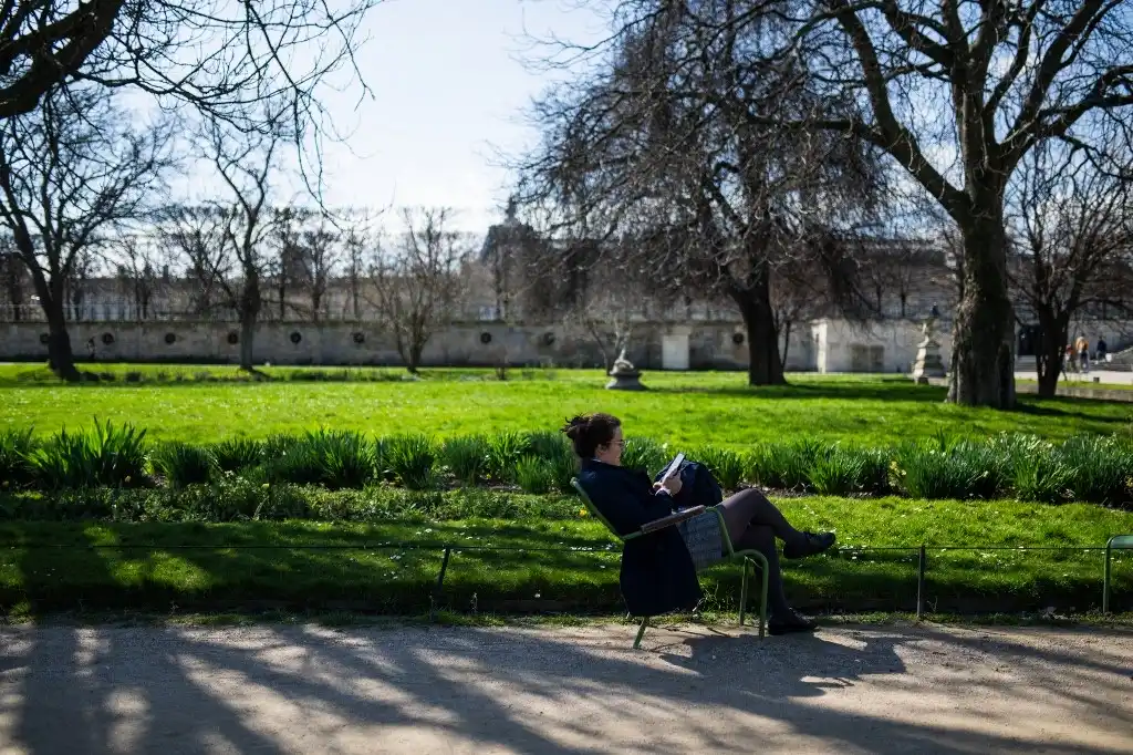 Lectura en el Jardín de las Tullerías