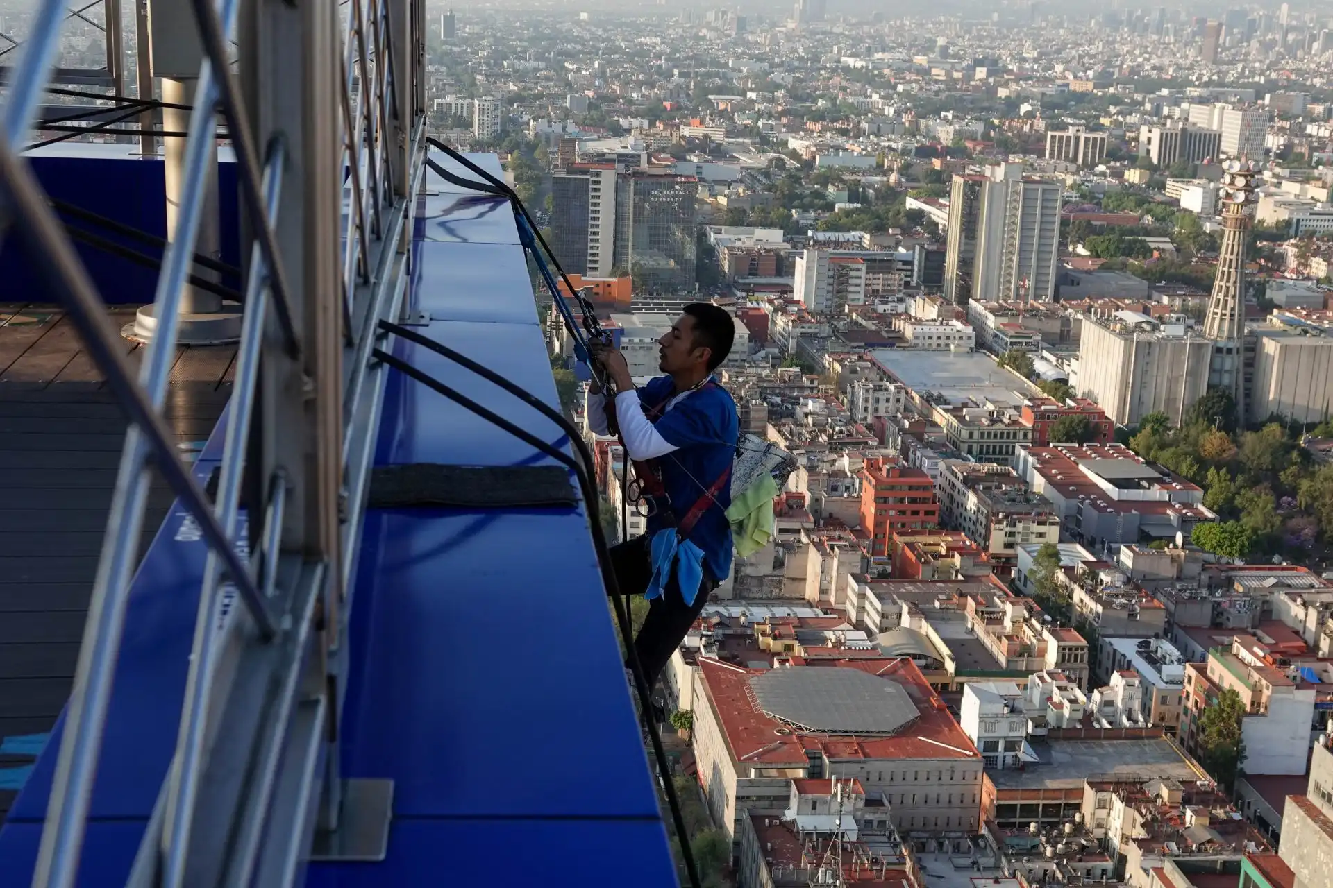 Limpiavidrios de la Torre Latinoamericana