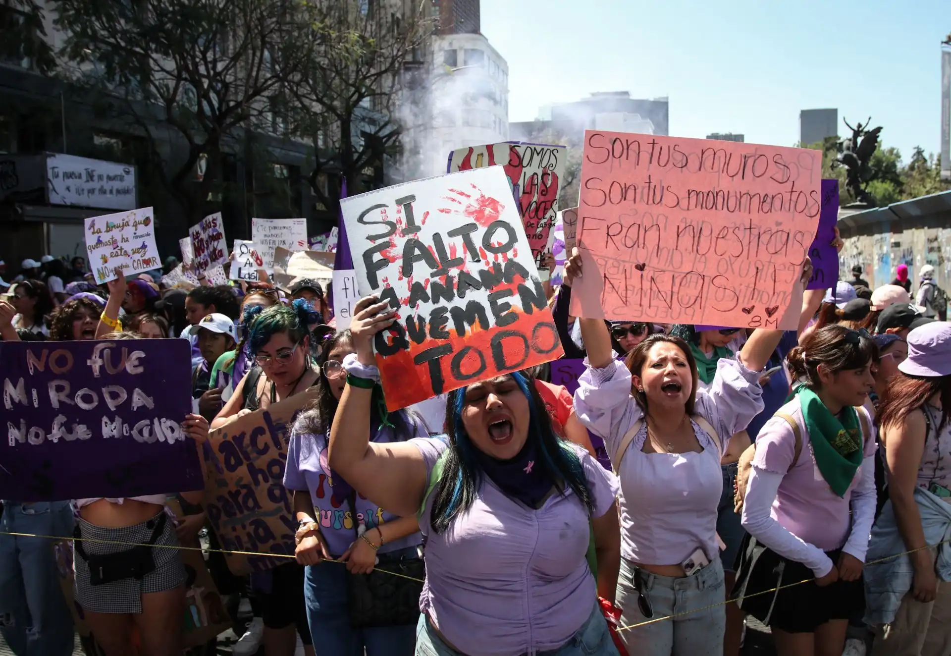 De la sororidad a la acción: la marea morada inunda las calles de México en el 8M 2024