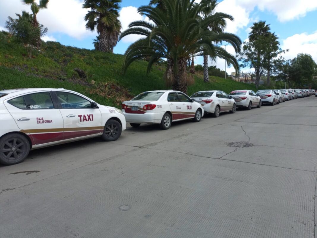 Taxistas de la garita de San Ysidro denuncian malas prácticas de líderes sindicales