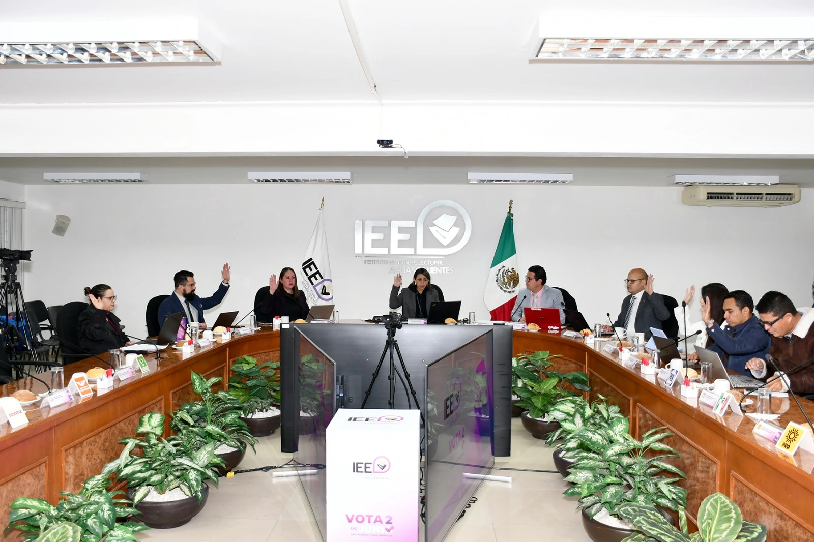 Resuelve IEE solicitudes de registro de candidaturas a Diputaciones Locales y Ayuntamientos