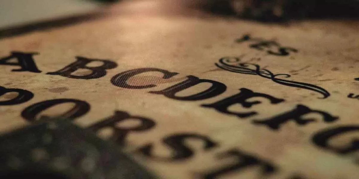 En escuela de Puebla, alumnos juegan con una ouija y se desmayan