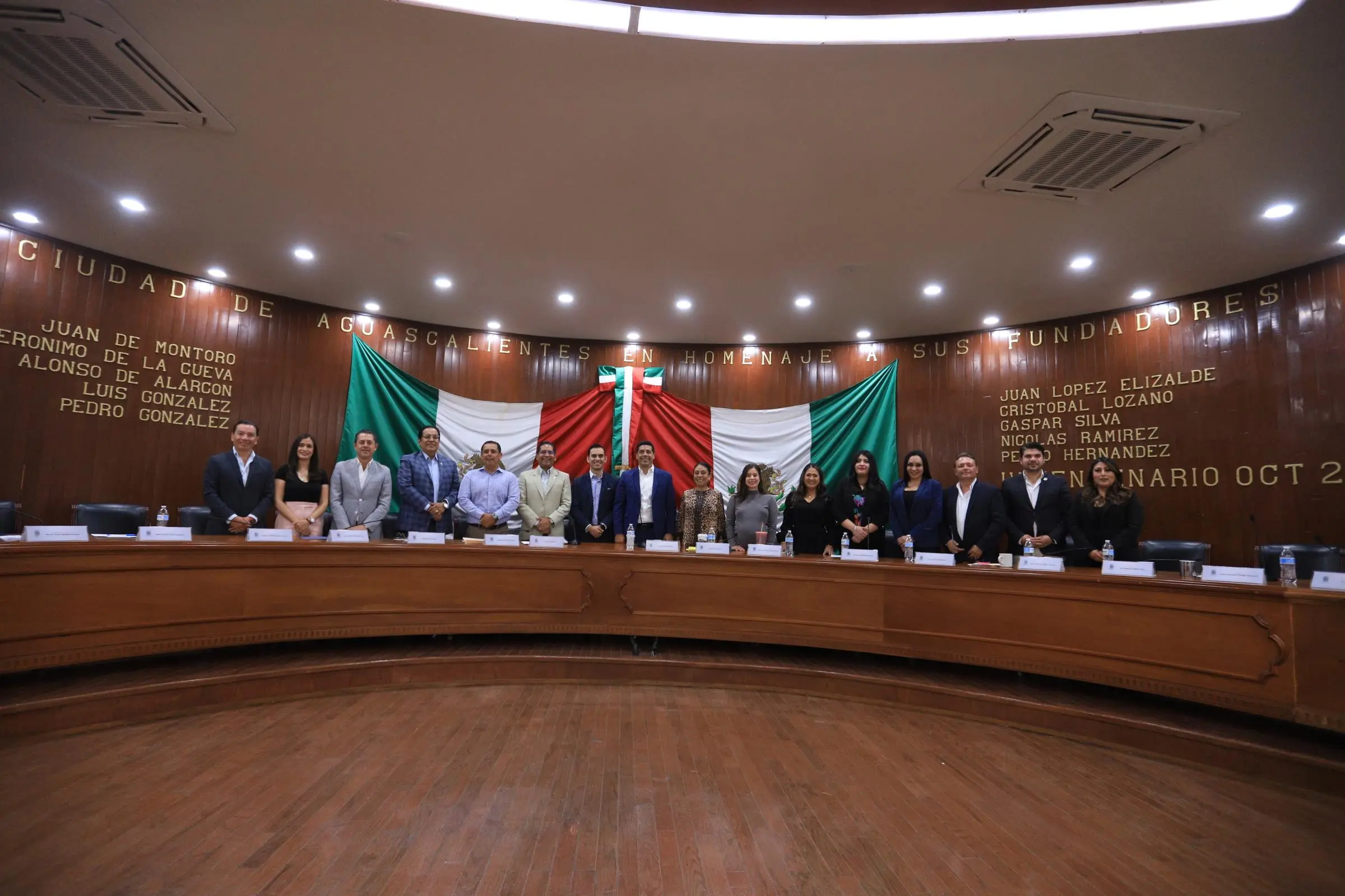Aprueban licencia para que Leo Montañez se separe de su cargo