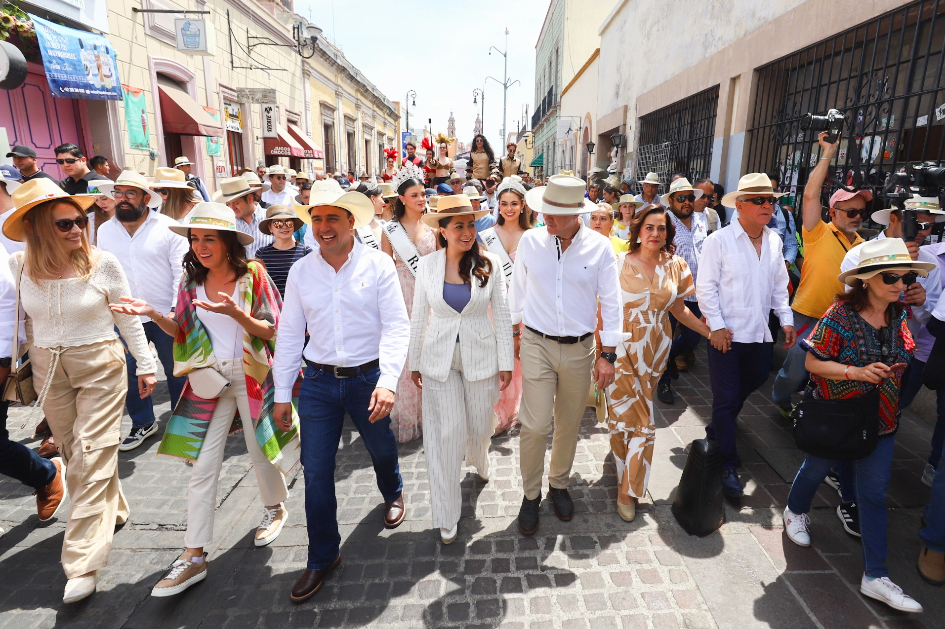 Realizan recorrido inaugural de la Feria Nacional de San Marcos