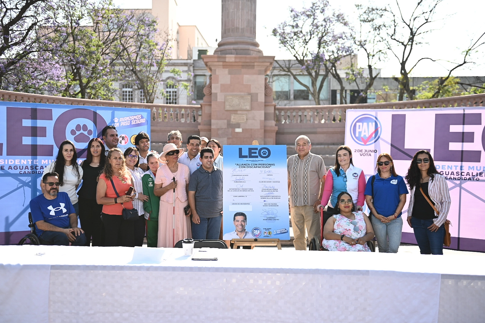 Firma Leo Montañez alianza con personas con discapacidad