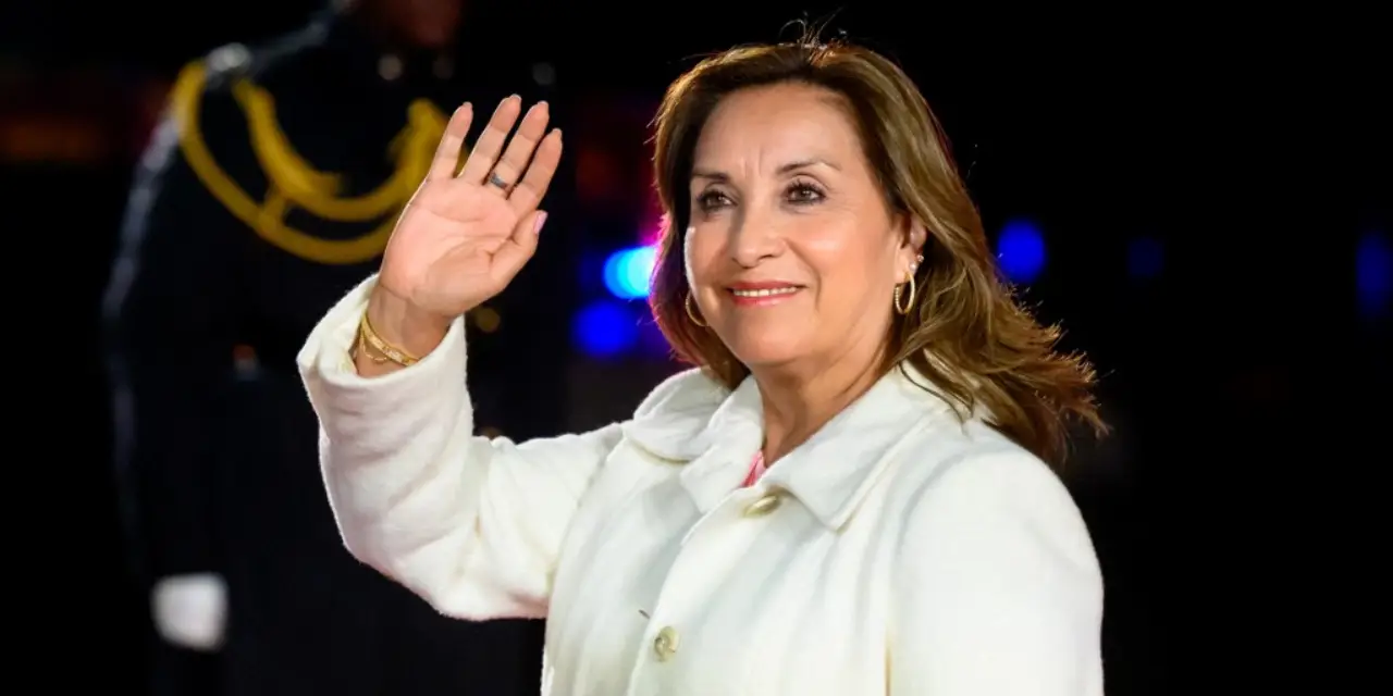 La presidenta de Perú libra la destitución; es acusada de enriquecimiento ilícito