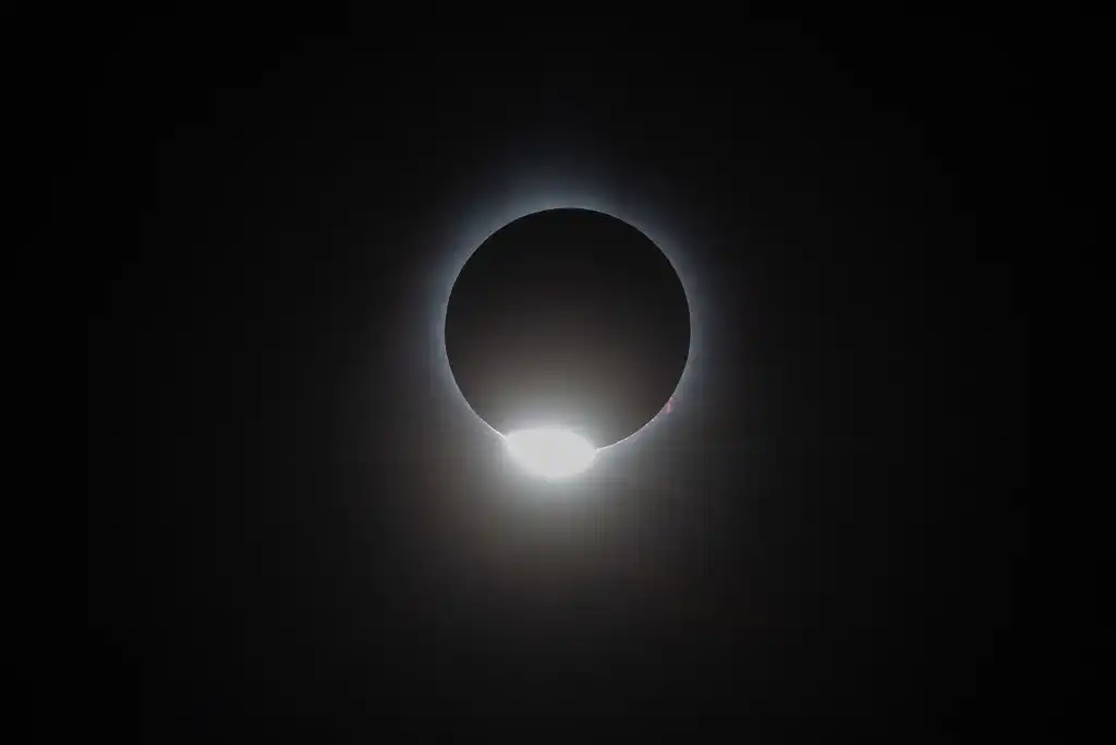 Impresionantes imágenes para el recuerdo que nos deja el eclipse de Sol
