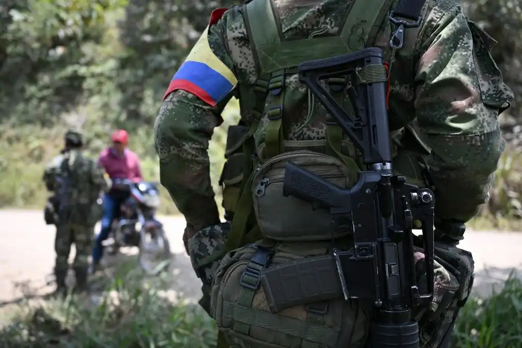 Ofensiva del ejército colombiano deja 15 guerrilleros muertos: &#8216;No hay que jugar con la paz&#8217;