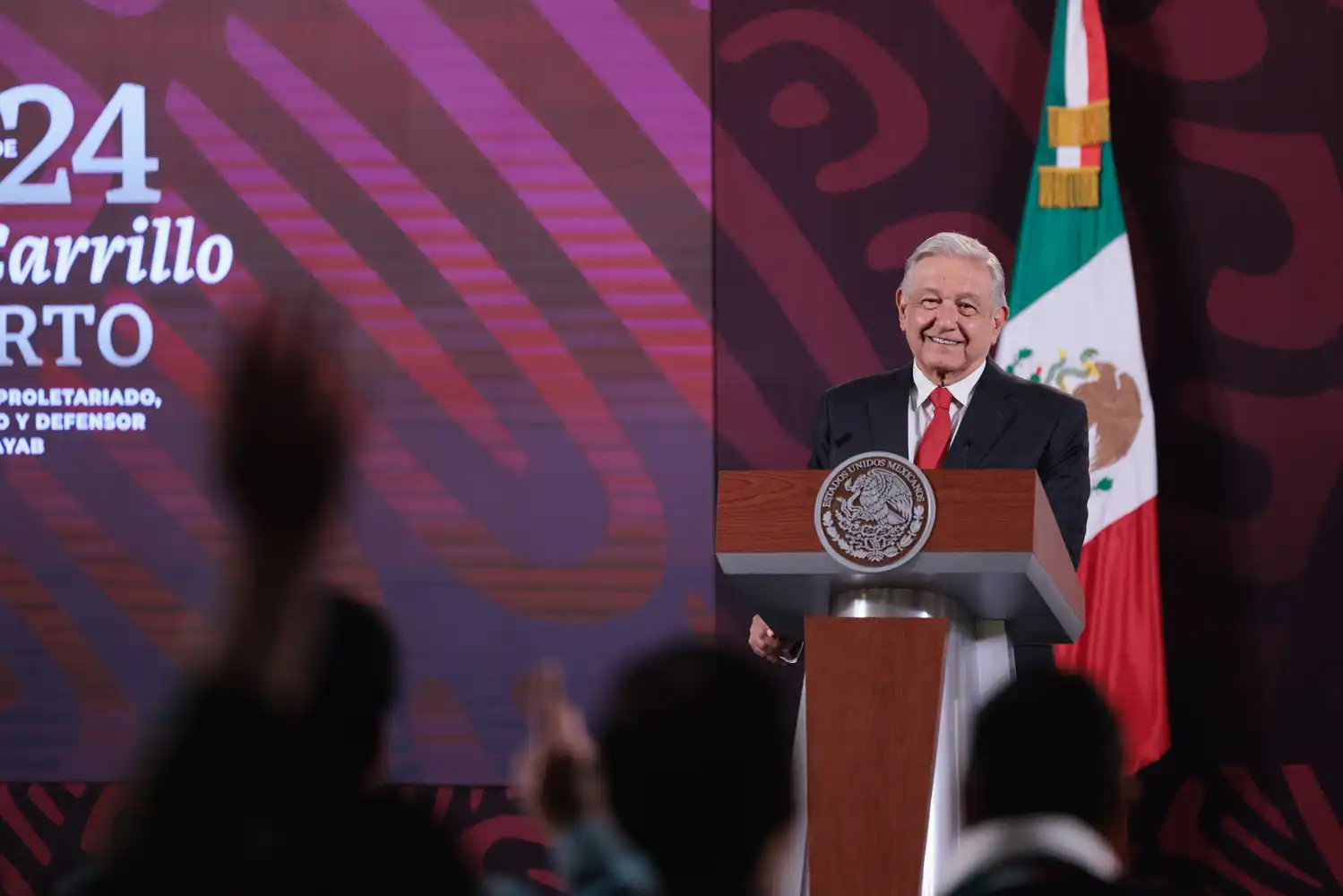 &#8216;No prohibieron las mañaneras en el INE&#8217;, celebra López Obrador