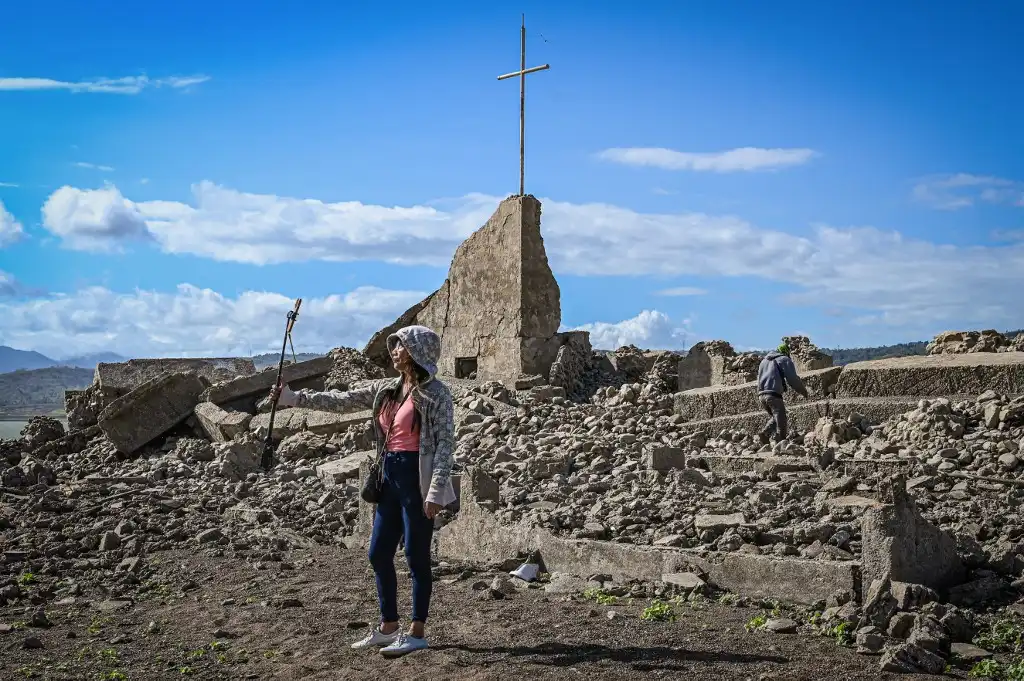 Ciudad fundada hace 300 años reaparece tras la gran sequía en Filipinas