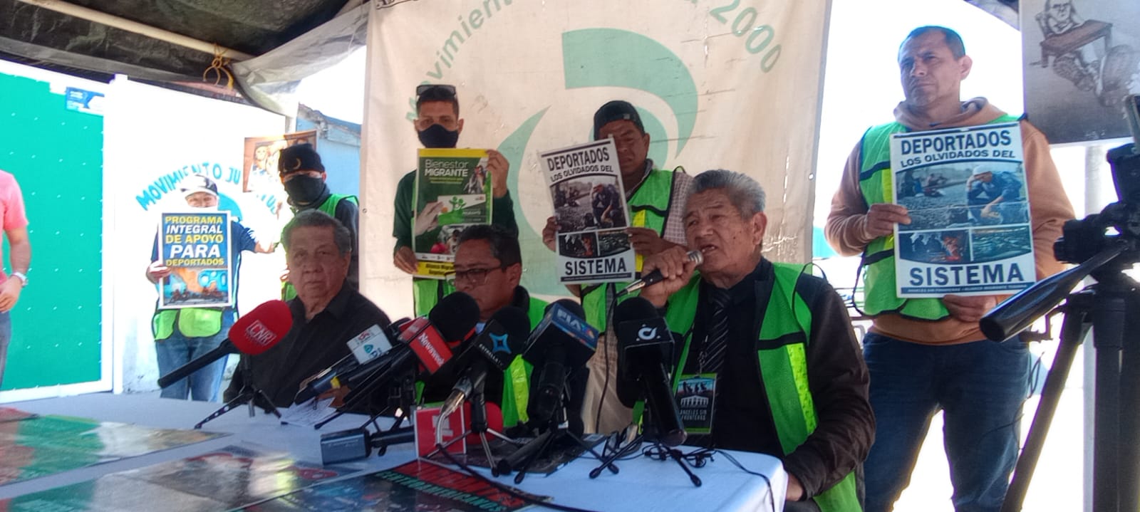 Activistas piden a AMLO atender a comunidad de mexicanos deportados