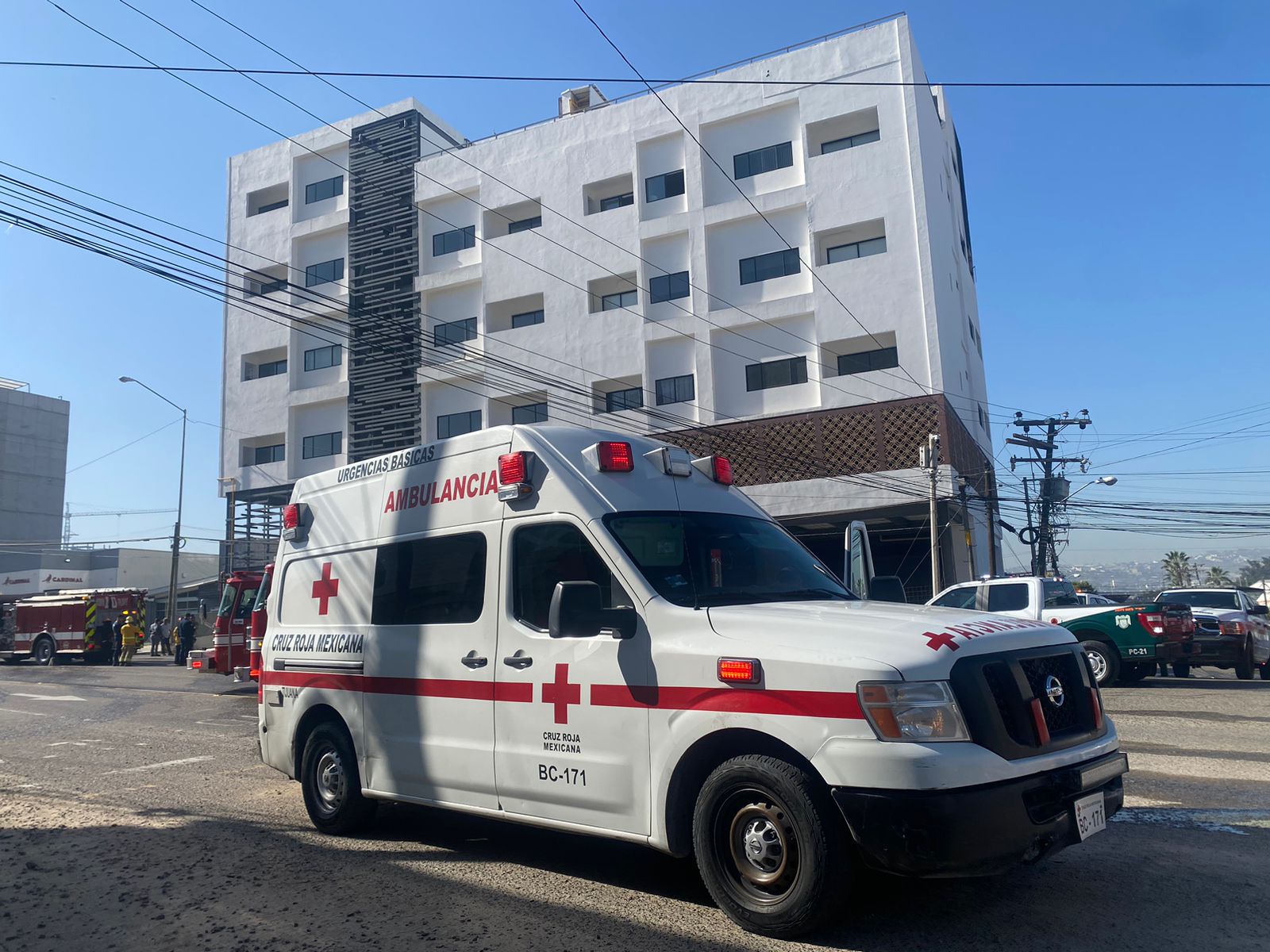 Explosión de apartamento deja atrapadas a madre e hija