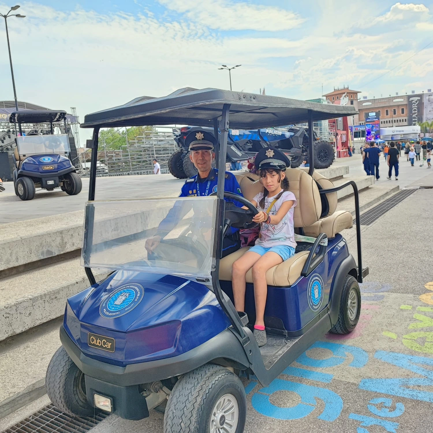 Policía turística presente en la FNSM