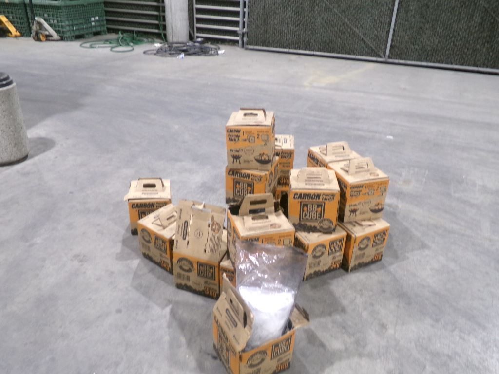 Agentes de CBP interceptan metanfetamina por valor de más de un millón de dólares oculta en un cargamento de carbón