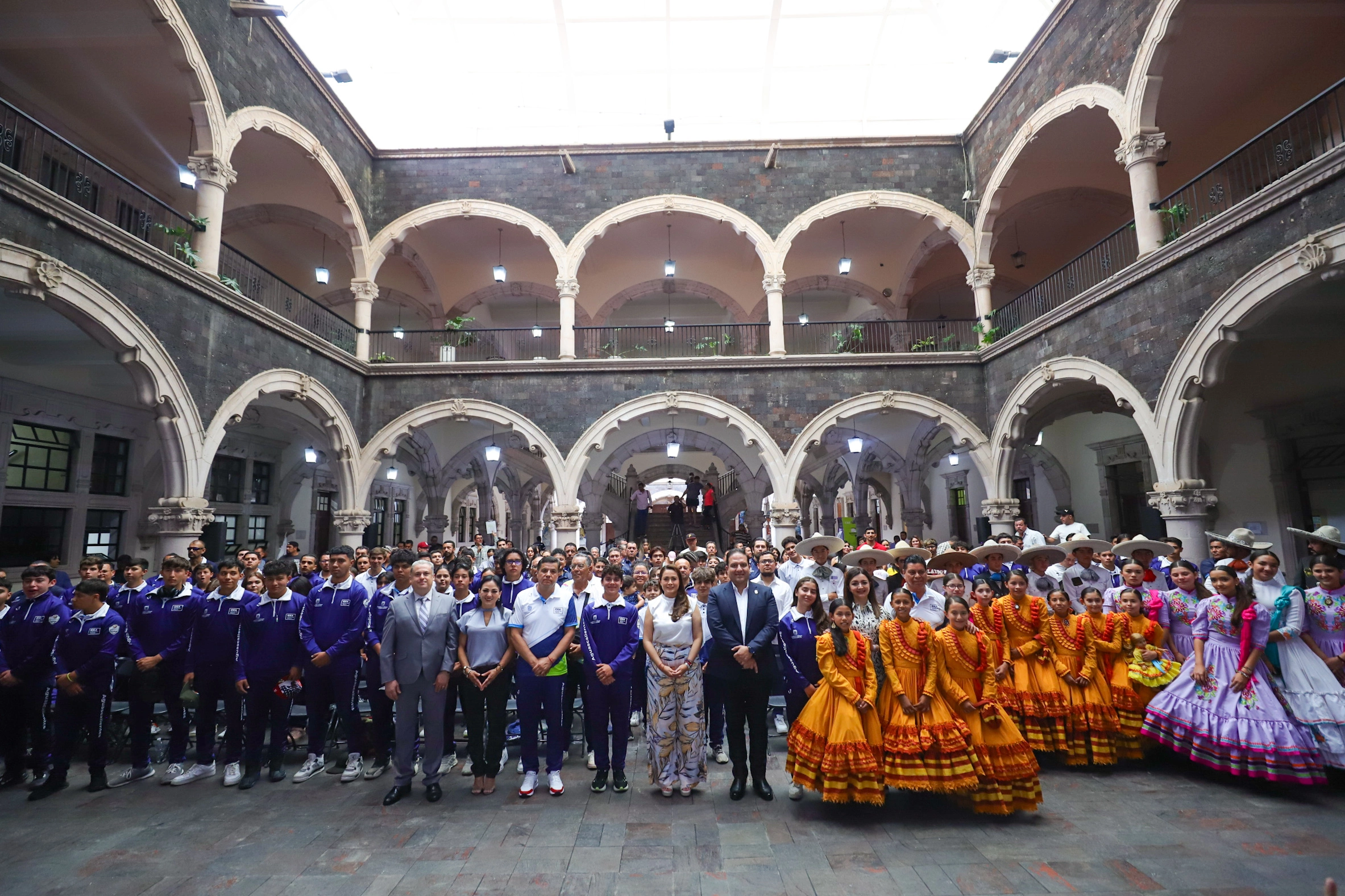 Abanderan a deportistas que asistirán a los Nacionales Conade 2024