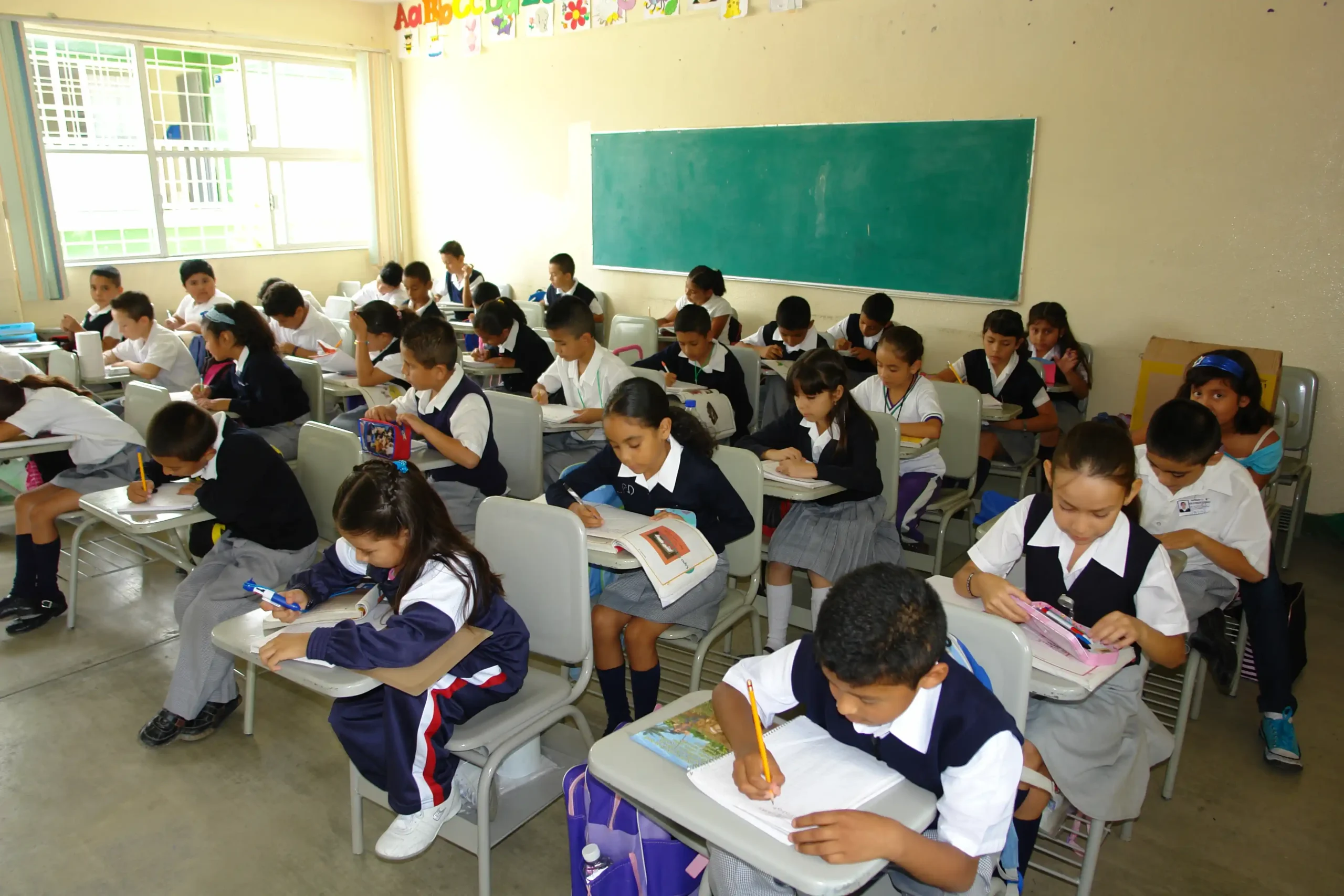 Ganadores de la olimpiada del conocimineto infantil 2024 estarán becados toda la secundaria