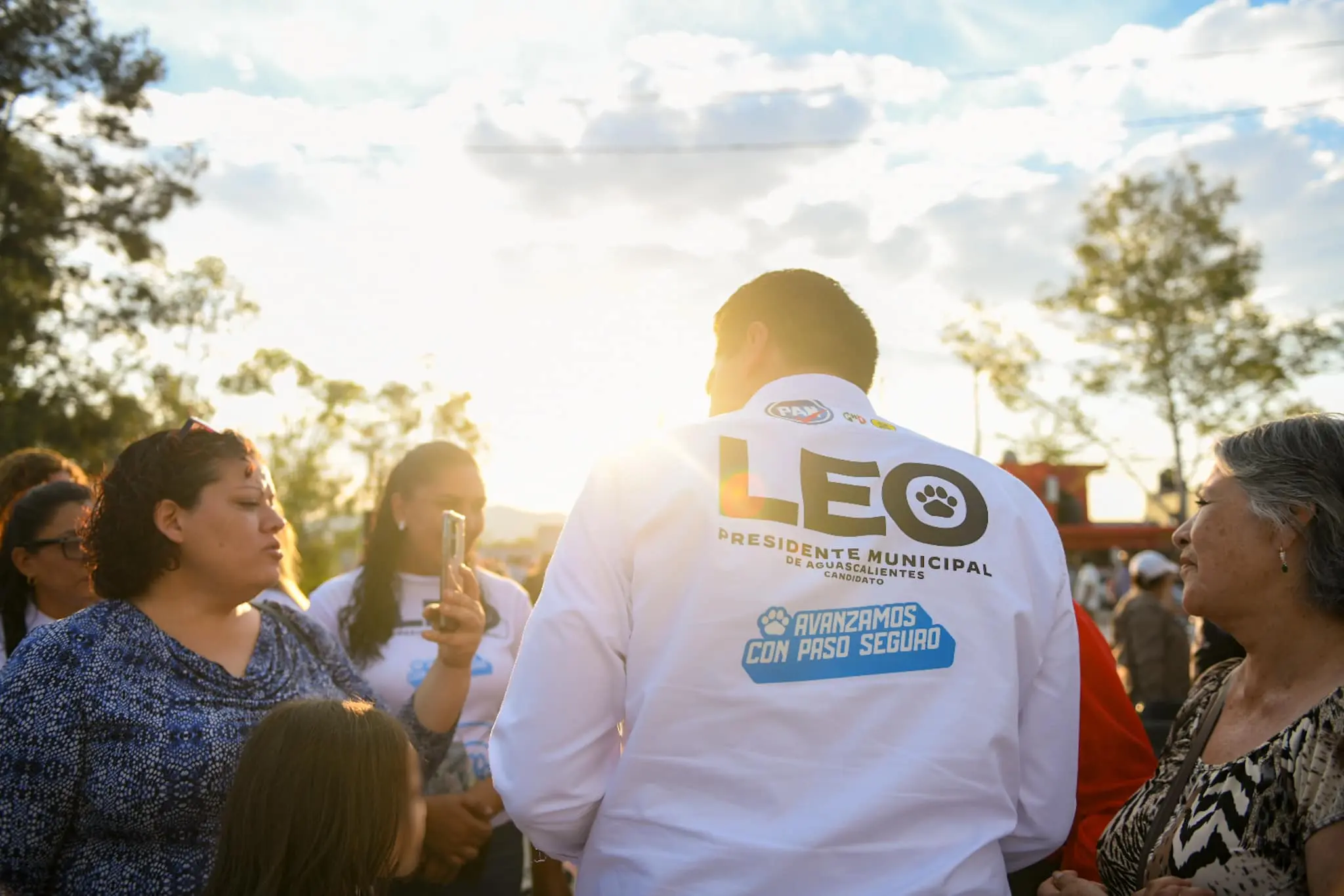 Propone Leo Montañez internet, árboles, canchas y espacios para mascotas en parques