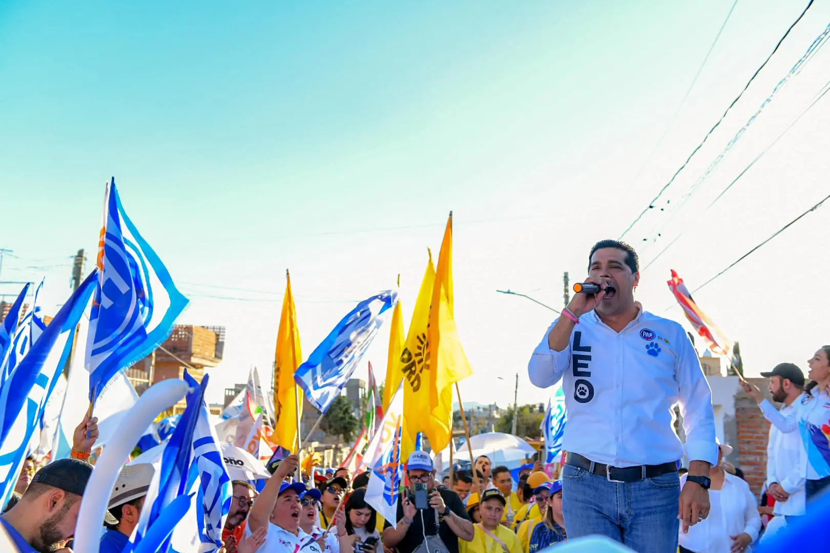 Que Aguascalientes siga siendo una de las ciudades más iluminadas: propuesta de Leo Montañez