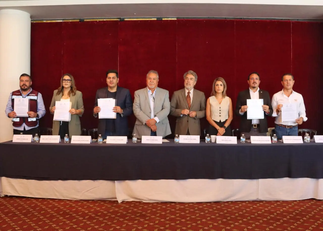 Partidos políticos se “comprometen” con la transparencia