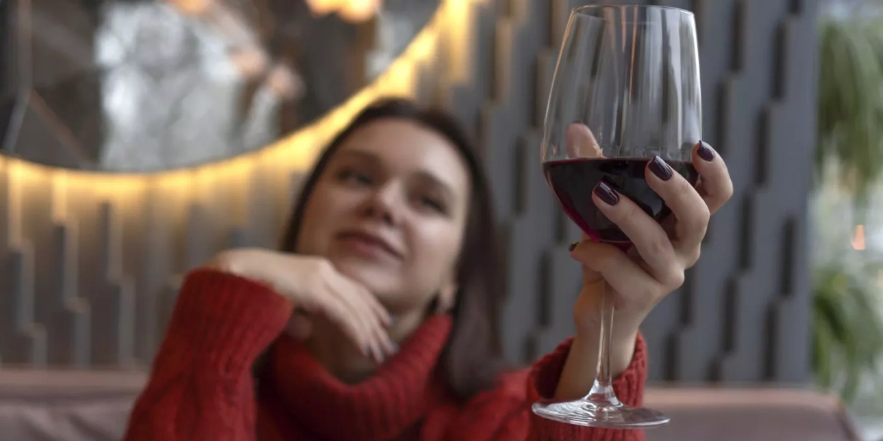 No, beber un trago de alcohol ocasionalmente no es bueno para la salud
