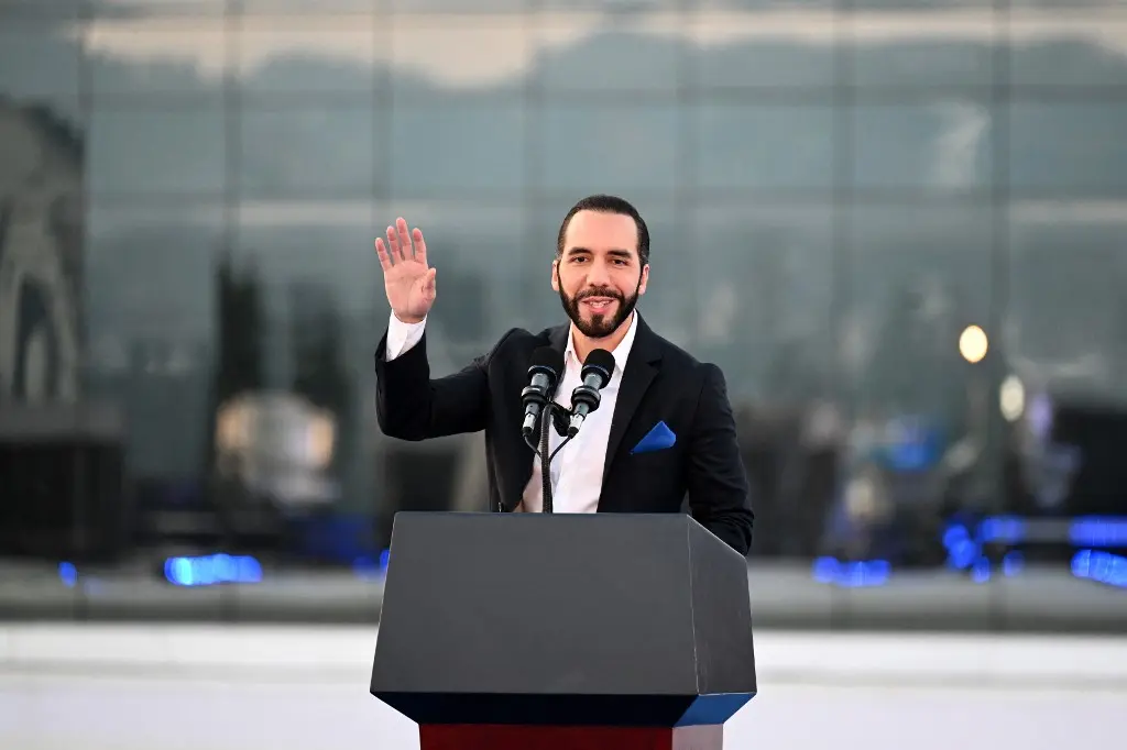 En la cima de la popularidad, Bukele asume su segundo mandato presidencial en El Salvador