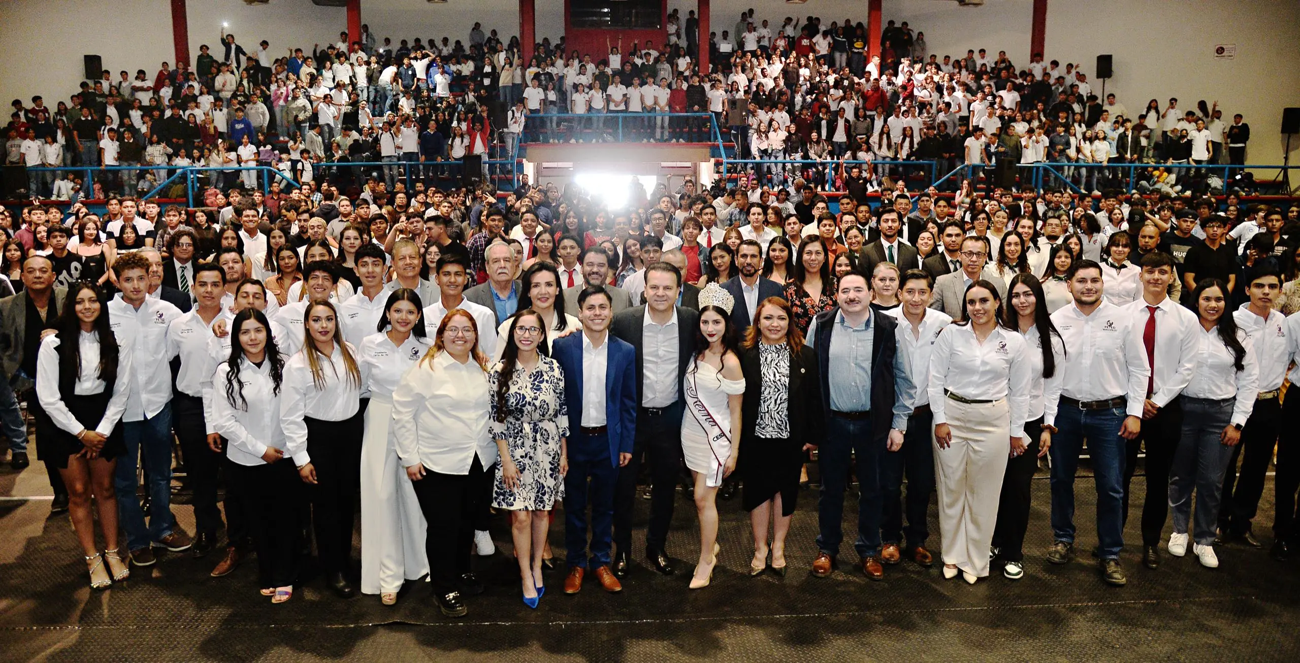 En el marco del Día del Estudiante, llama el gobernador a que cumplan sus sueños