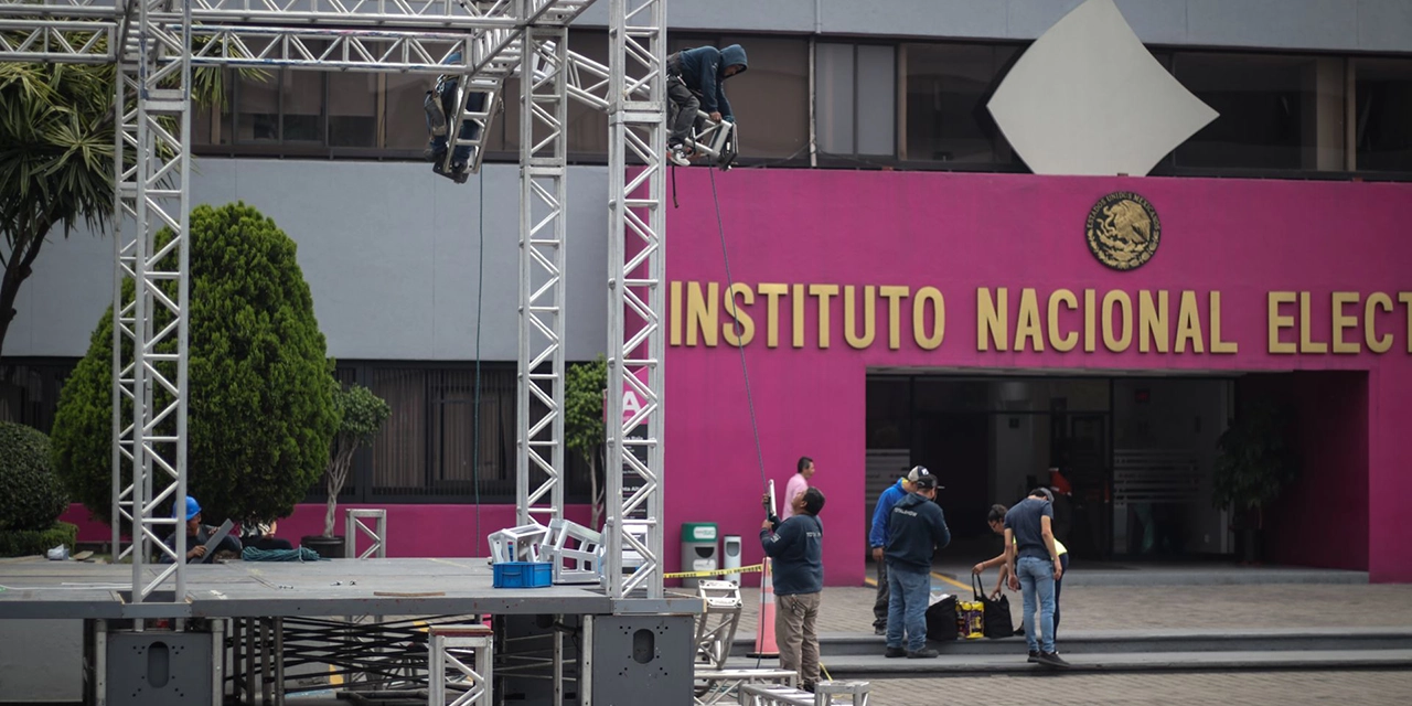 Elecciones en México: los otros gastos, contratos y aprietos del INE