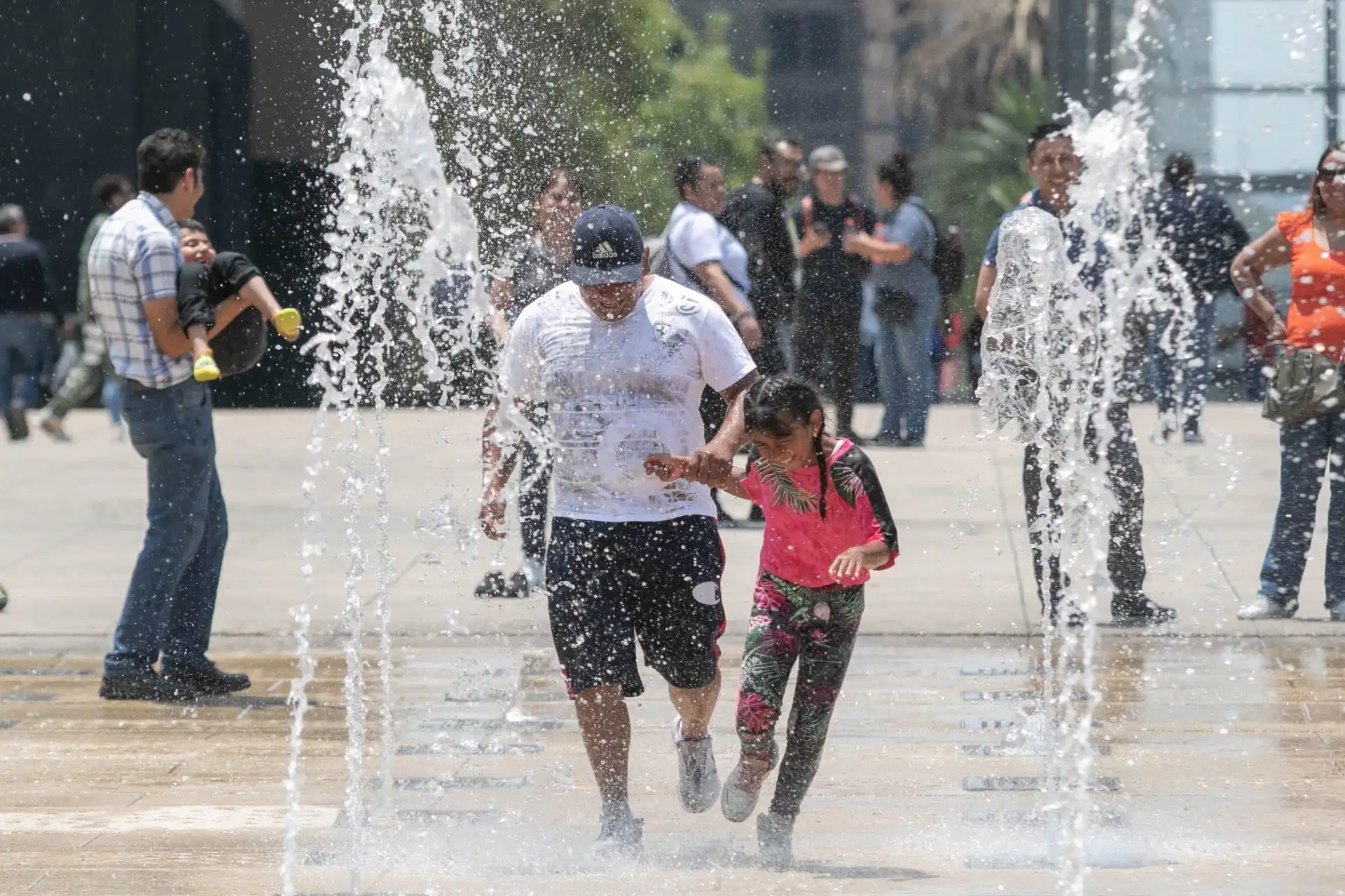 Apagones en México por segunda ola de calor; temperaturas alcanzan los 45 grados